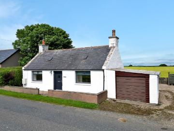 2 bedroom country house for sale