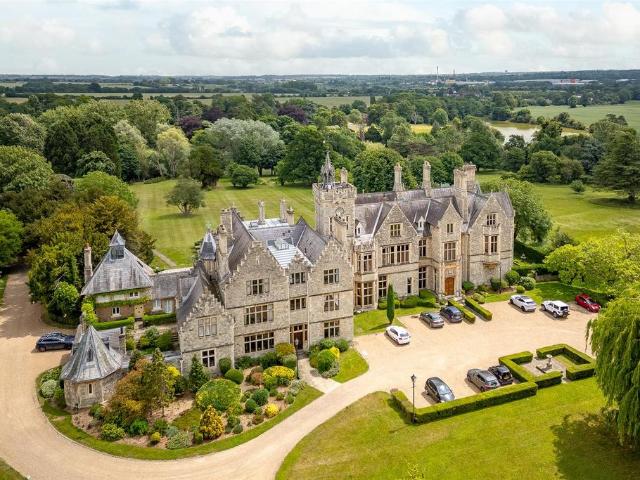 2 bedroom country house for sale