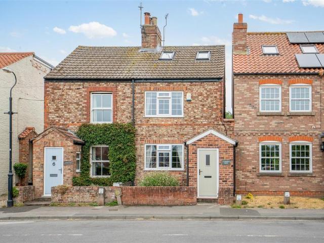 2 bedroom country house for sale