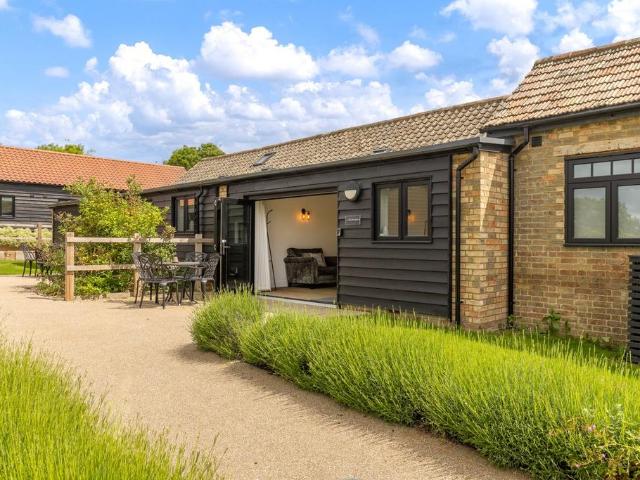 2 bedroom country house for sale