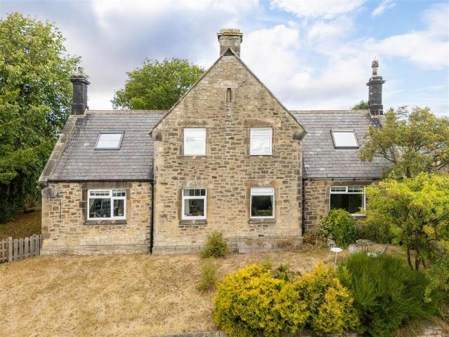 2 bedroom country house for sale