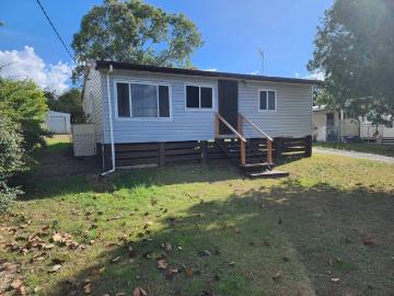 2 Bedroom Cozy cottage style home