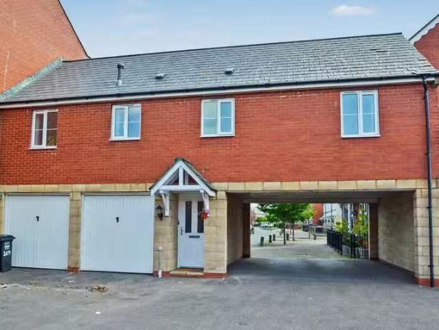 2 bedroom coach house for rent in Longridge Way, Weston Super.
