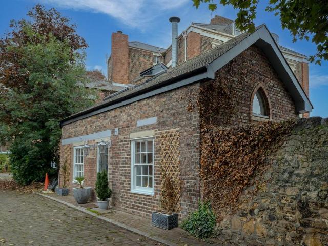 2 bedroom coach house for sale