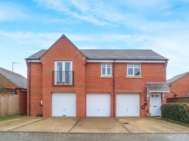 2 bedroom coach house for sale