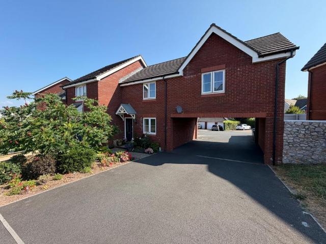 2 bedroom coach house for sale
