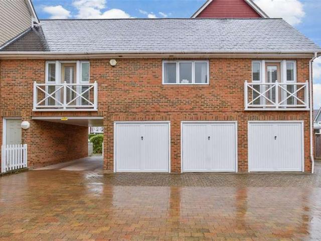 2 Bedroom Coach House Flat