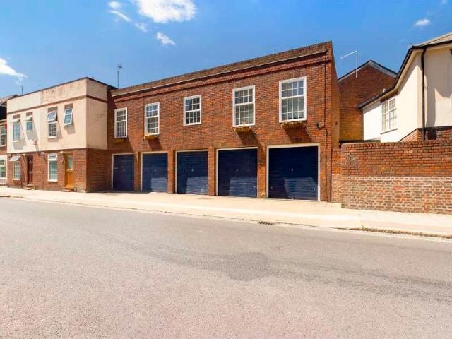 2 Bedroom Coach House Flat