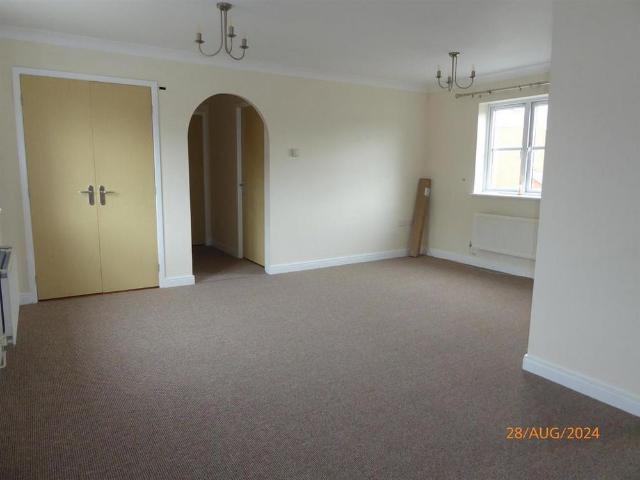 2 bedroom coach house to rent