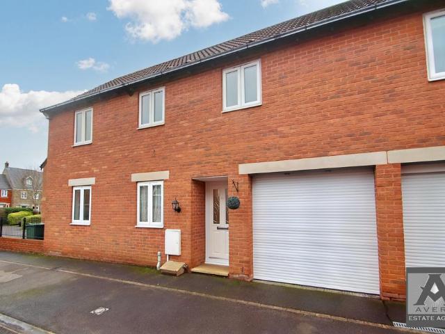 2 bedroom coach house to rent