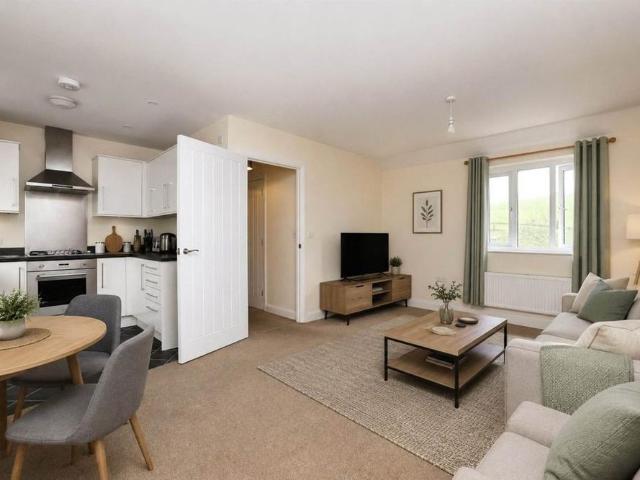 2 bedroom coach house to rent