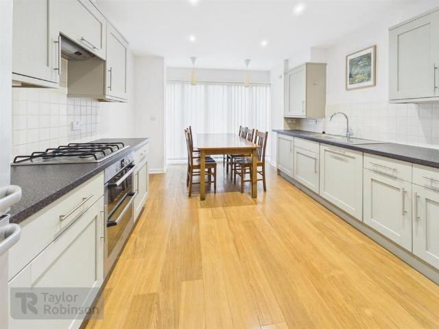 2 bedroom coach house to rent