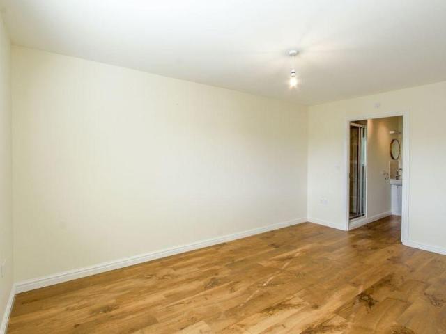 2 bedroom coach house to rent