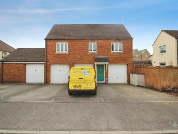 2 bedroom coach house to rent