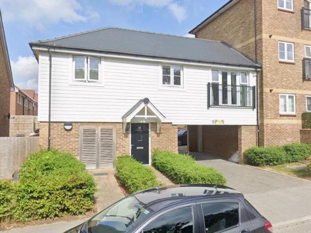 2 bedroom coach house to rent