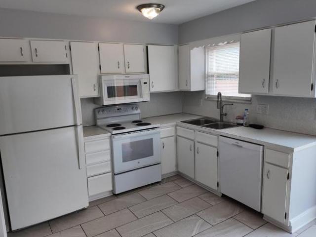 2 bedroom, Columbus OH 43220 105901318