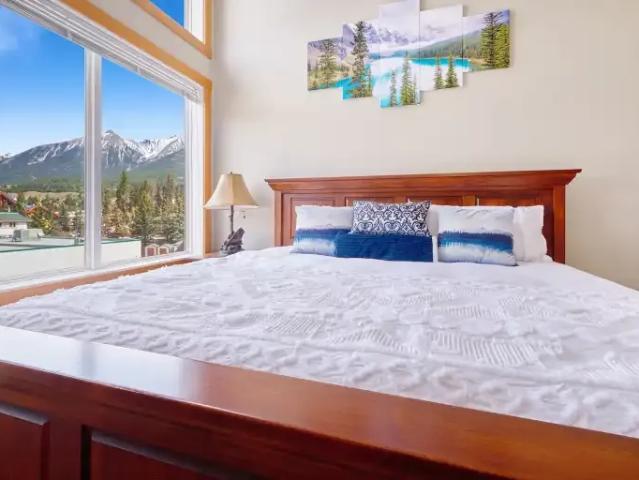 2 Bedroom Condo Canmore AB 106044479