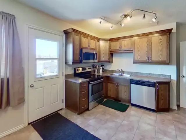 2 Bedroom Condo Hinton AB LS105185697