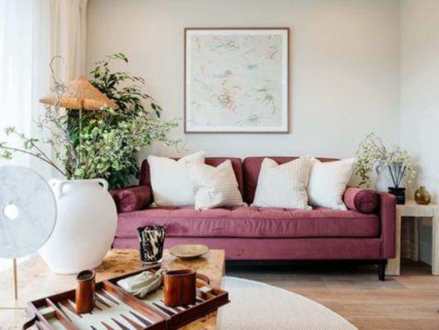 2 Bedroom Condo London England 99837636