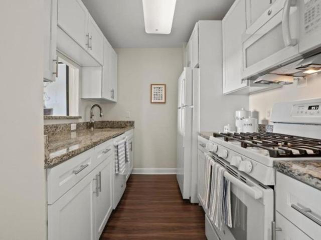 2 bedroom, Cambridge MA 02138 LS98304028