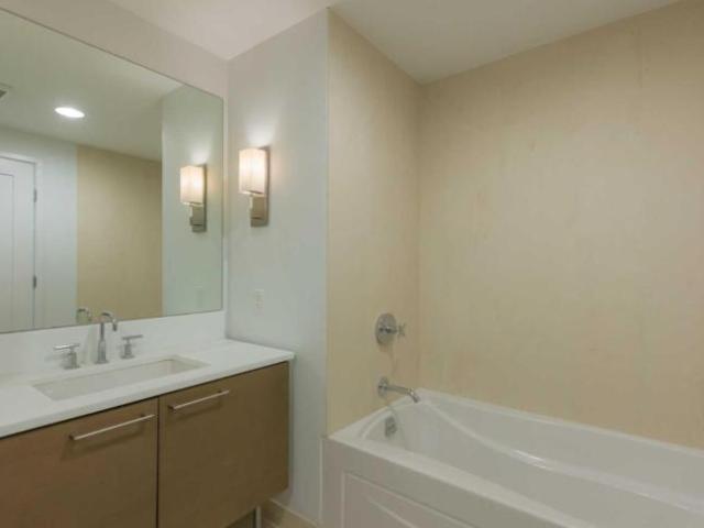2 bedroom, Cambridge MA 02142 LS98304639