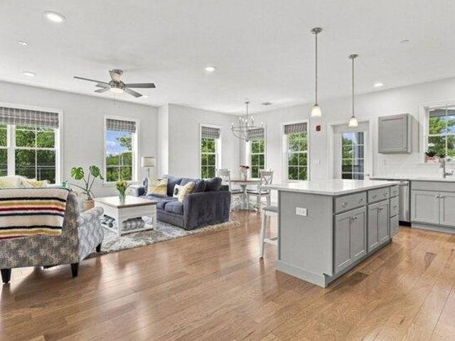 2 bedroom, Canton MA 02021 105474297