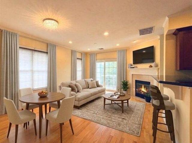 2 bedroom, Canton MA 02021 105562563