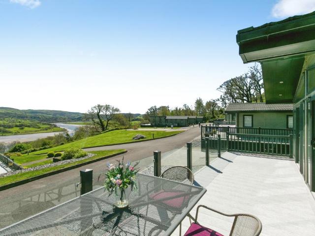 2 bedroom lodge for sale