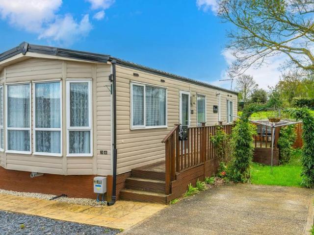 2 bedroom lodge for sale