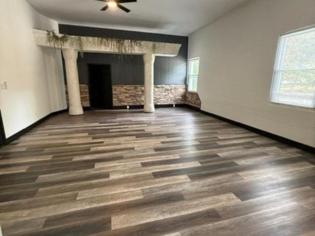 2 bedroom, Carlyle IL 62231 105844123
