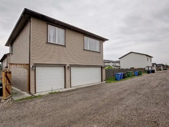 2 BEDROOM CARRIAGE SUITE UTILITIES INCLUDED + GARAGE STALL