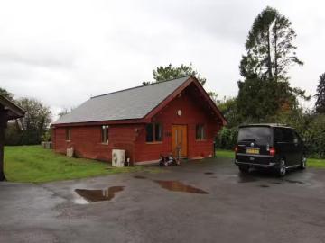 2 bedroom chalet for rent in Waterside, Cheddar Road, Axbridge.