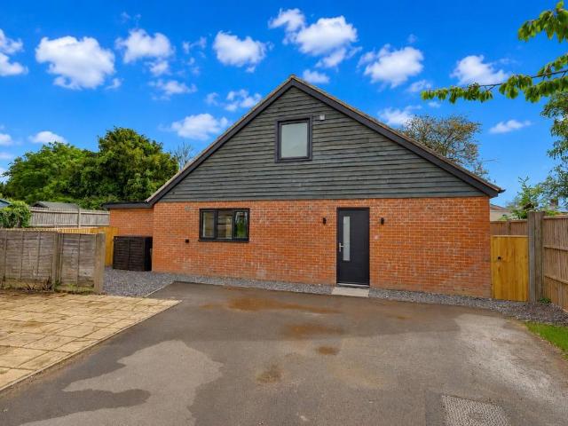 2 bedroom detached house for sale