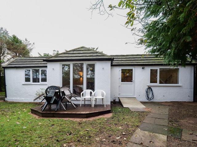 2 bedroom detached bungalow for sale