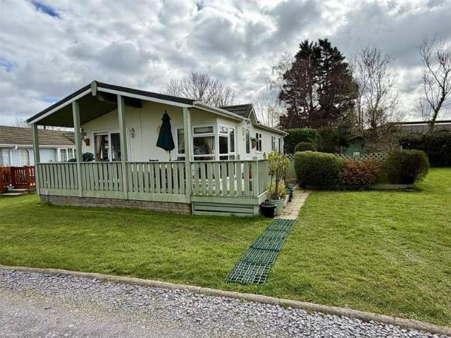 2 Bedroom Chalet House