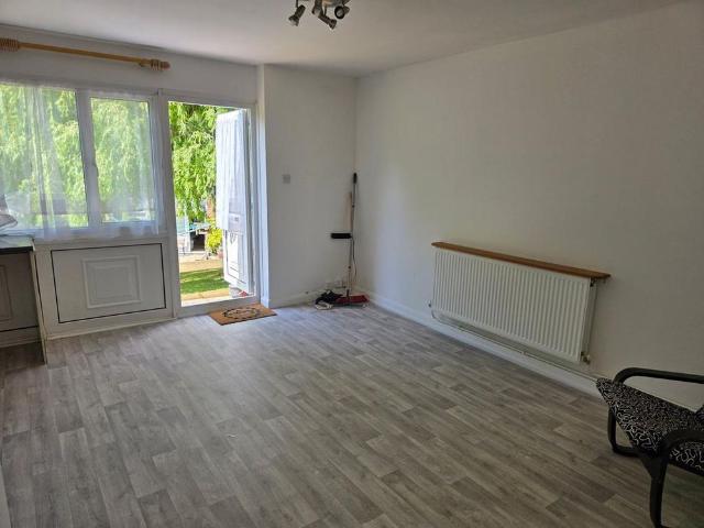 2 bedroom chalet to rent