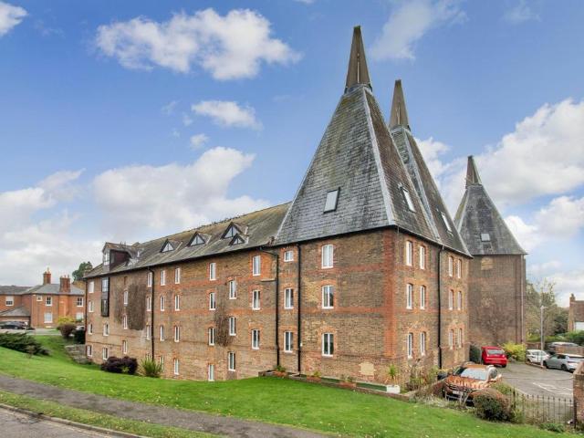 2 bedroom character property to rent