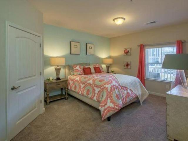 2 bedroom, Charlotte NC 28216 LS105370407