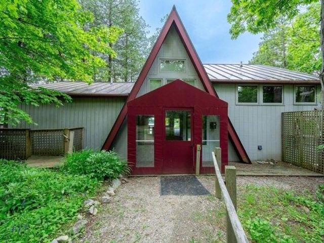 2 bedroom, Charlotte VT 05445 104440340