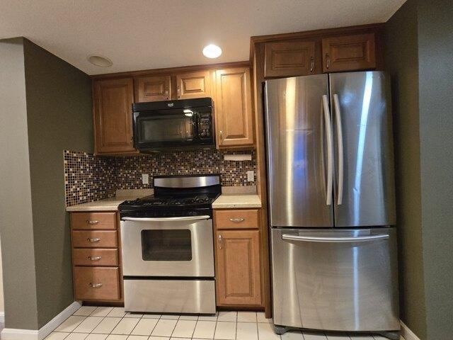 2 bedroom, Chelsea MA 02150 105425263