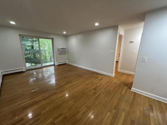 2 bedroom, Chelsea MA 02150 LS97600582