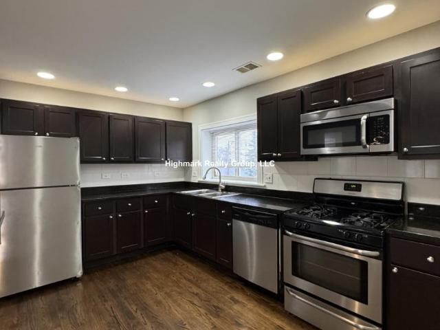 2 bedroom, Chicago IL 60645 105812933