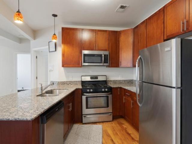 2 bedroom, Chicago IL 60645 105395162