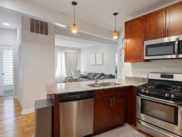 2 bedroom, Chicago IL 60645 LS104614880