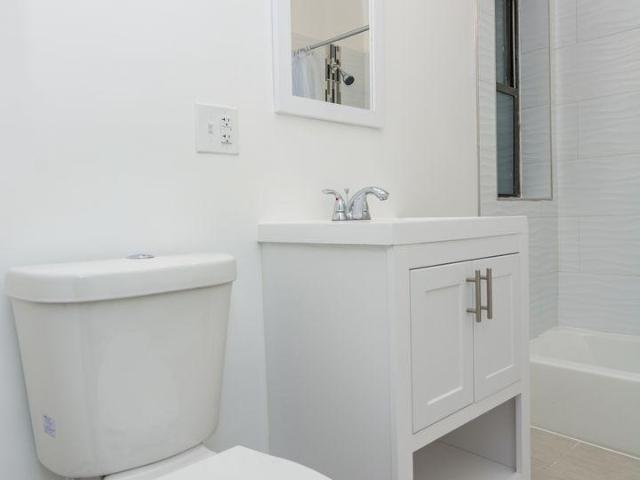 2 bedroom, Chicago IL 60649 95881206