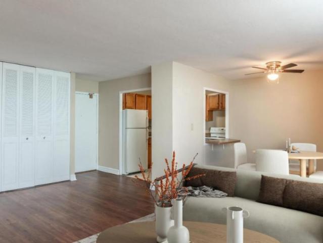2 bedroom, Chicago IL 60649 LS105592819