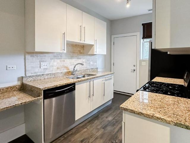 2 bedroom, Chicago IL 60657 105827104