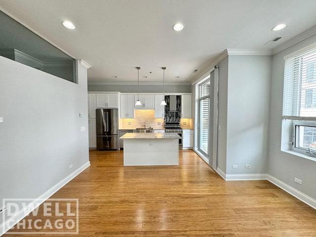 2 bedroom, Chicago IL 60607 105557004