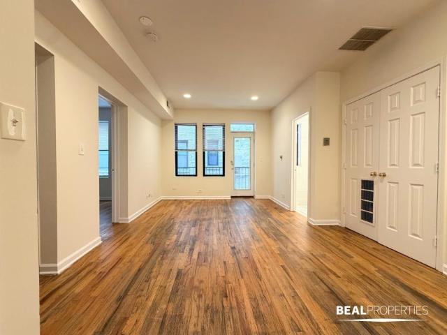 2 bedroom, CHICAGO IL 60613 102775018