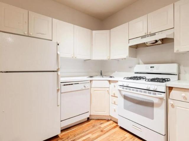 2 bedroom, Chicago IL 60613 105845523